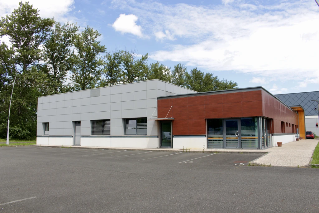 LOCAUX À LOUER MONTCEAU LES EQUIPAGES À MONTCEAU-LES-MINES